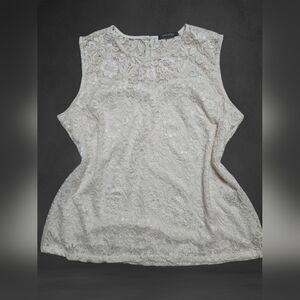 Suzy Shier off-white lace sleeveless top/blouse